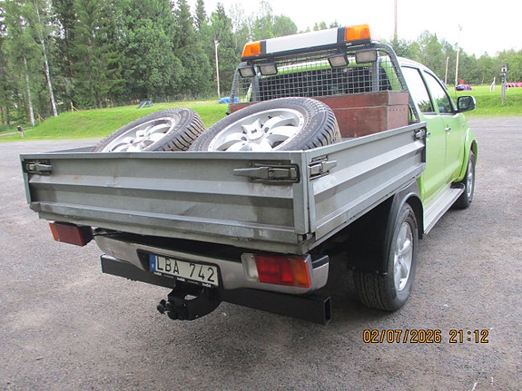 Toyota HiLux 2 of 5