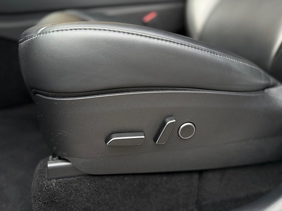 Tesla Model Y 12 of 15