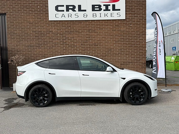 Tesla Model Y 7 of 15