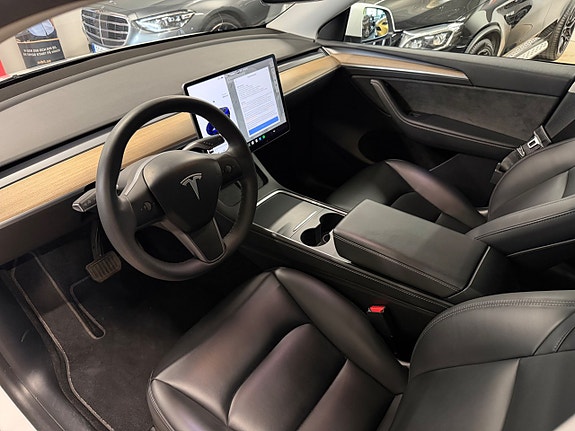 Tesla Model Y 10 of 15