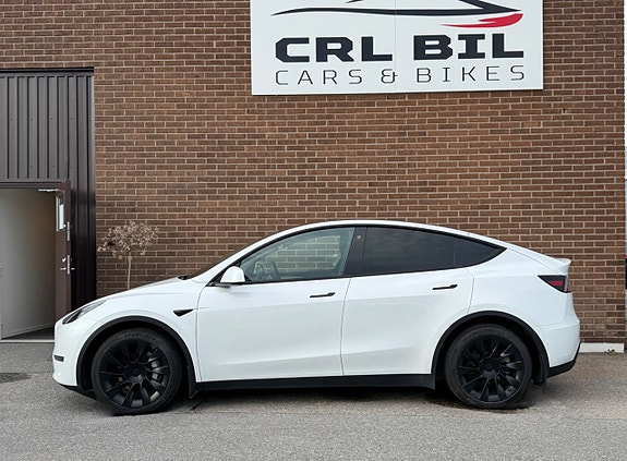 Tesla Model Y 2 of 5