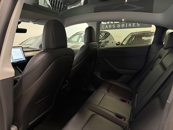 Tesla Model Y 11 of 15