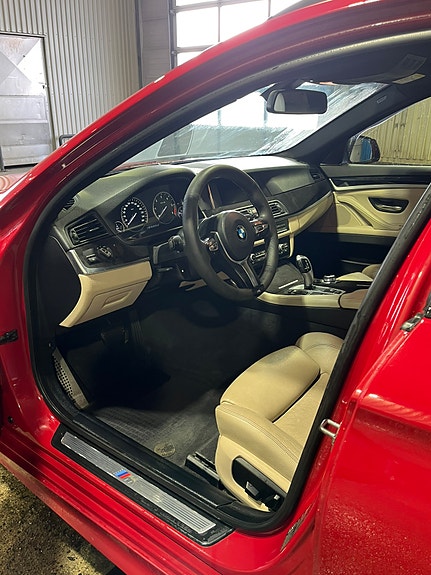 BMW 520d 4 of 5