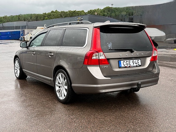 Volvo V70 4 of 5