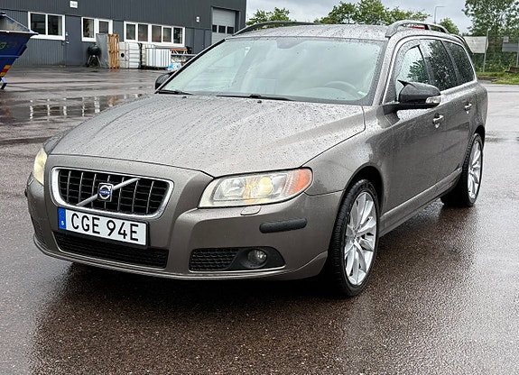 Volvo V70 3 of 5