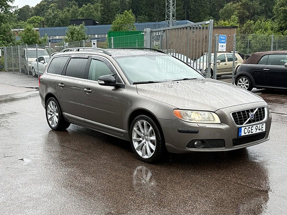 Volvo V70 2 of 5