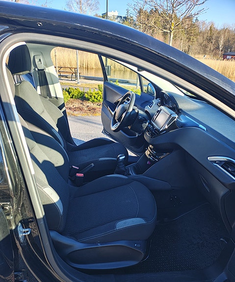 Peugeot 208 5 of 5