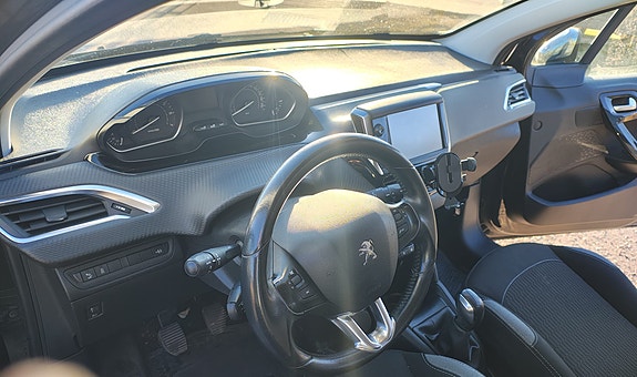 Peugeot 208 4 of 5