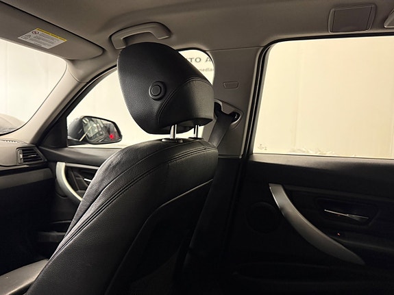 BMW 320d 30 of 30