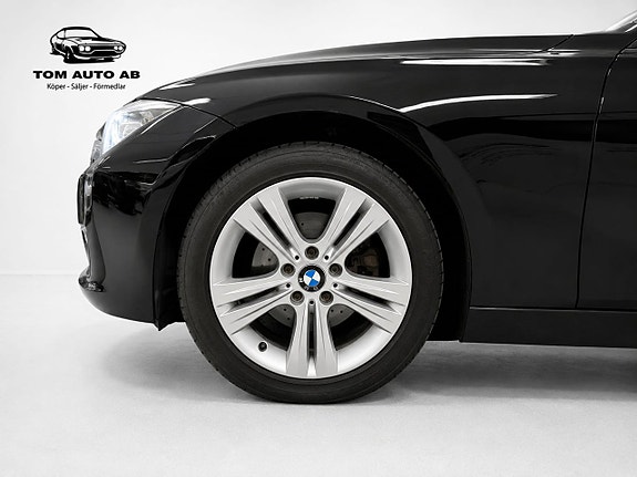 BMW 320d 3 of 30