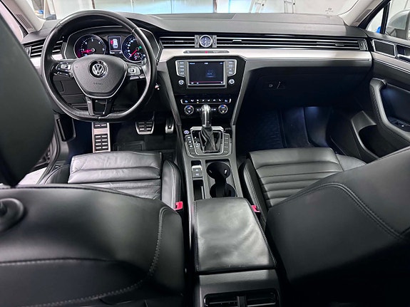 Volkswagen Passat Alltrack 7 of 16