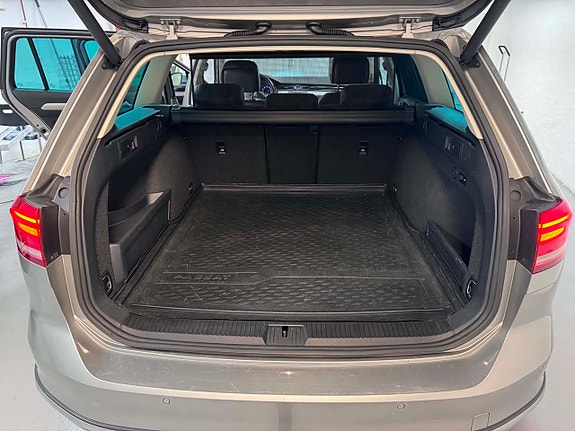 Volkswagen Passat Alltrack 10 of 16