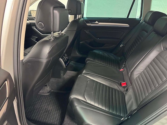 Volkswagen Passat Alltrack 8 of 16