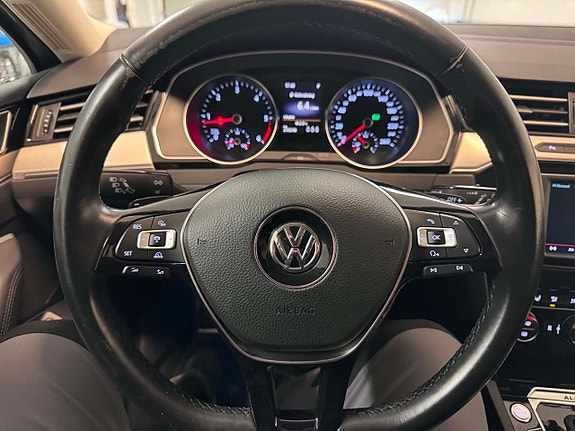 Volkswagen Passat Alltrack 11 of 16