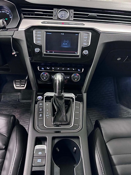 Volkswagen Passat Alltrack 9 of 16
