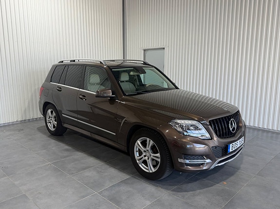 Mercedes-Benz GLK220 2 of 5