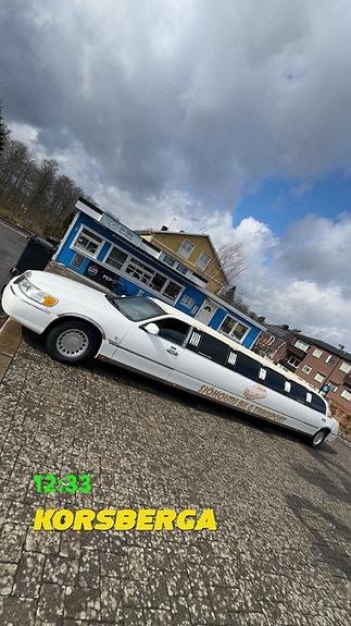 Lincoln Town Car 2 of 3