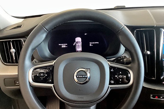 Volvo XC60 8 of 12