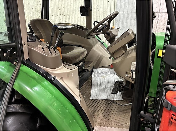 John Deere 5100R 7 of 8