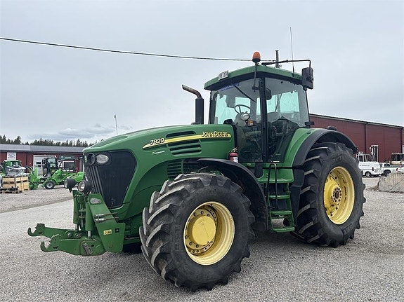 John Deere 7820