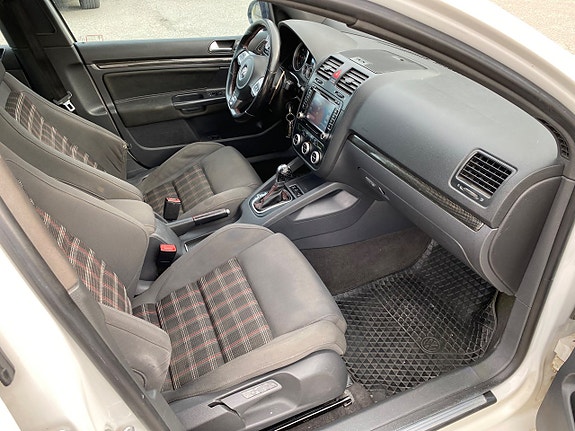 Volkswagen Golf V 9 of 19