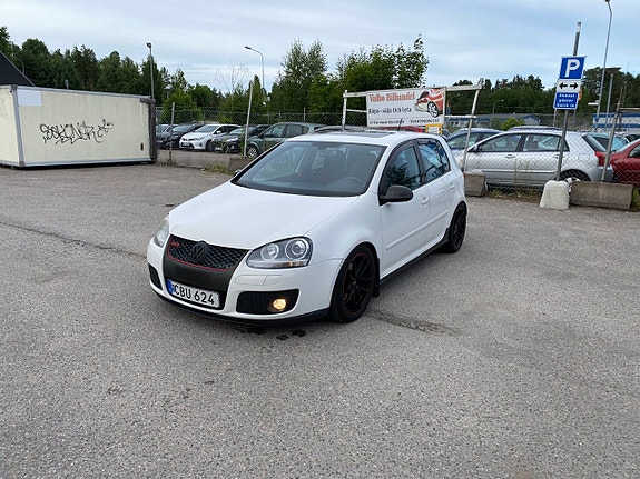 Volkswagen Golf V 2 of 19