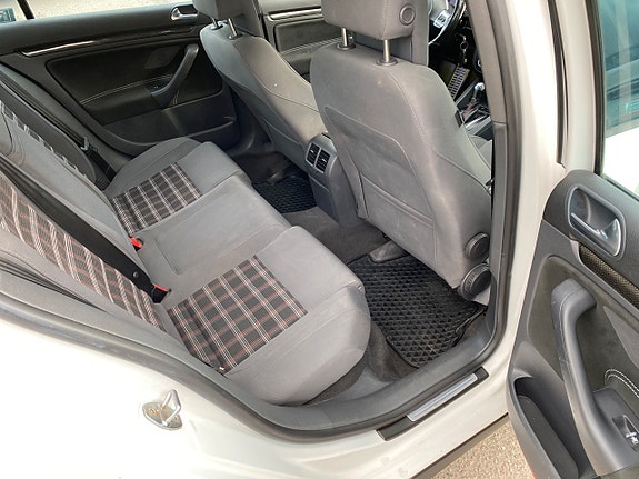 Volkswagen Golf V 15 of 19