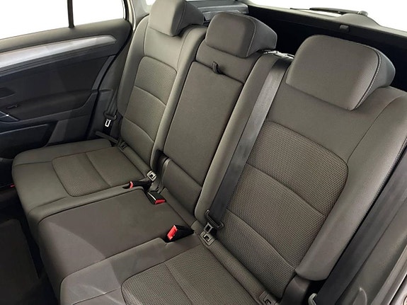 Volkswagen Golf Sportsvan 16 of 17