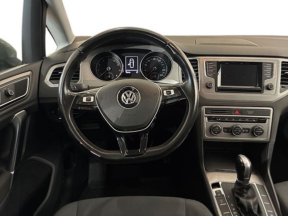 Volkswagen Golf Sportsvan 8 of 17