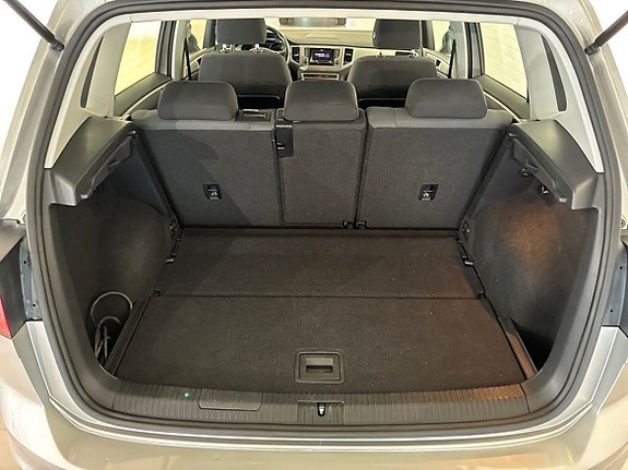 Volkswagen Golf Sportsvan 17 of 17
