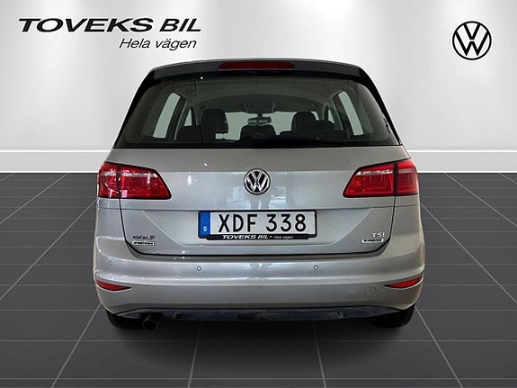 Volkswagen Golf Sportsvan 2 of 17
