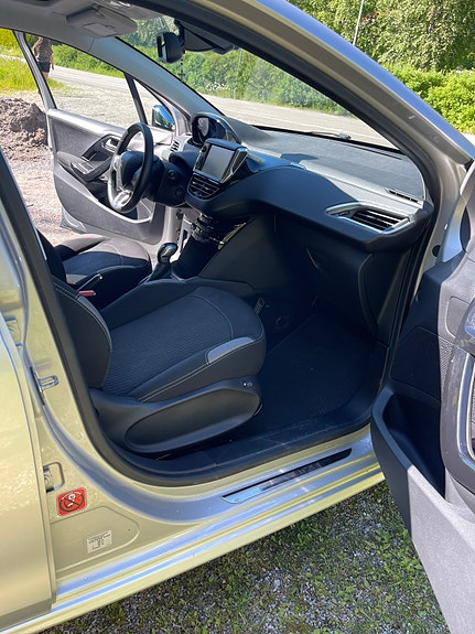 Peugeot 208 5 of 10