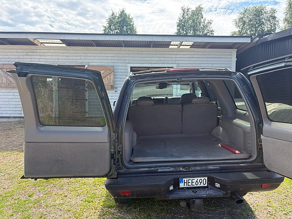 Chevrolet Tahoe 5 of 5