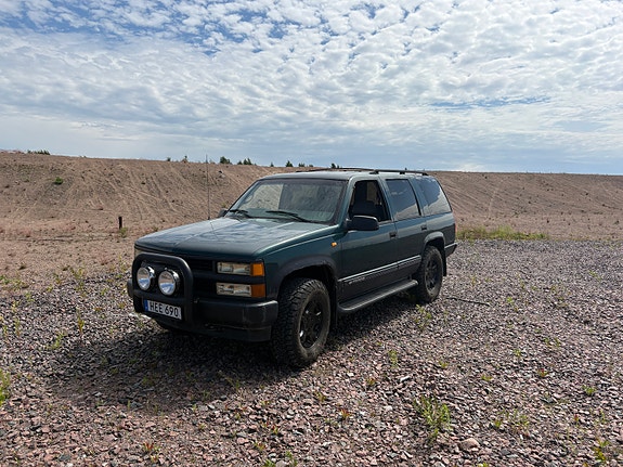 Chevrolet Tahoe 2 of 5