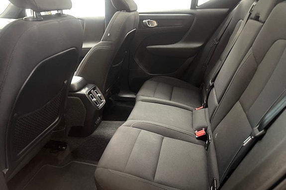 Volvo XC40 12 of 25