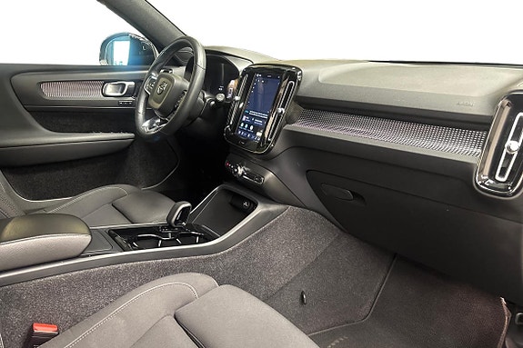Volvo XC40 10 of 25