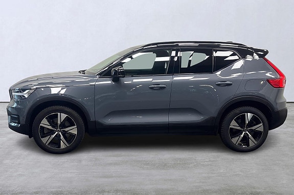 Volvo XC40 2 of 25