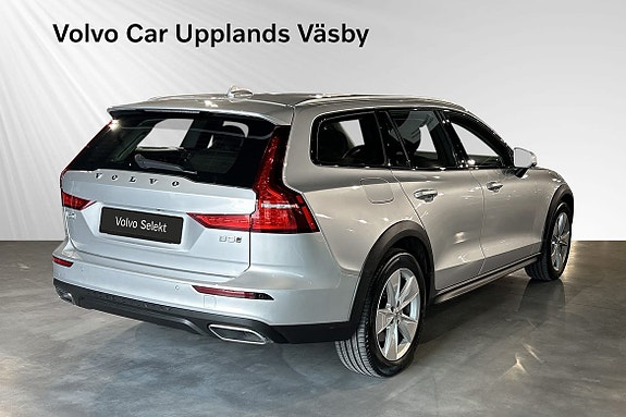 Volvo V60 Cross Country 5 of 5