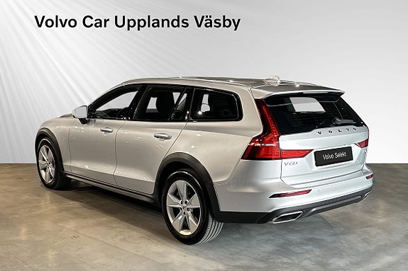 Volvo V60 Cross Country 4 of 5