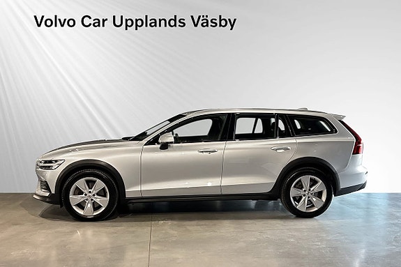 Volvo V60 Cross Country 3 of 5
