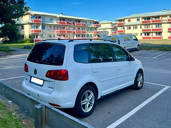 Volkswagen Touran 4 of 8