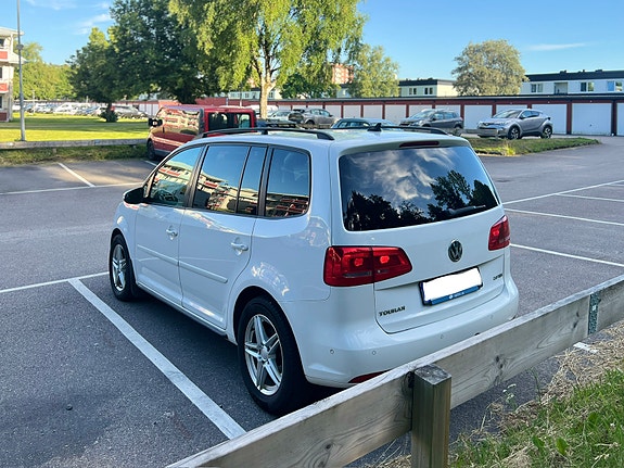 Volkswagen Touran 6 of 8