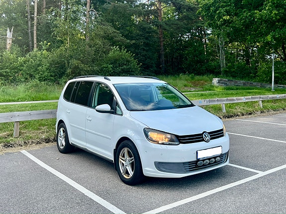 Volkswagen Touran 3 of 8