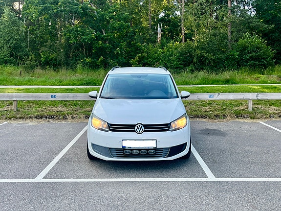 Volkswagen Touran 2 of 8
