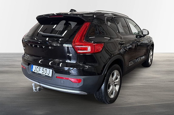 Volvo XC40 3 of 5