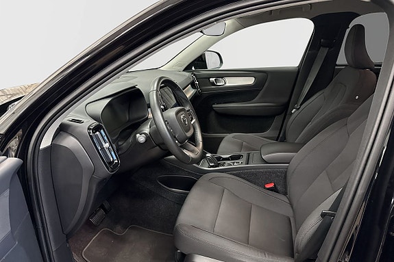Volvo XC40 4 of 5