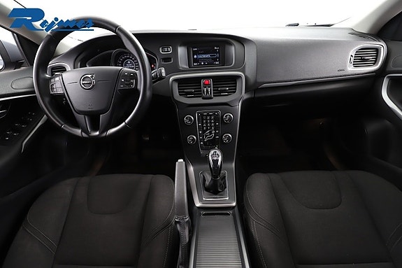 Volvo V40 2 of 27
