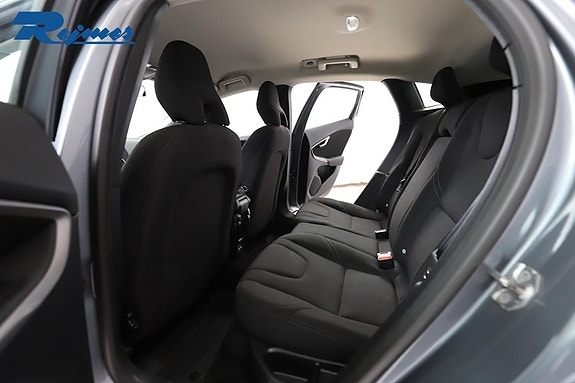 Volvo V40 7 of 27