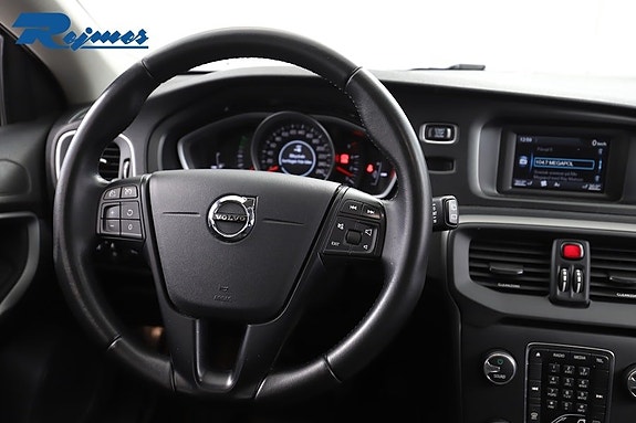 Volvo V40 4 of 27