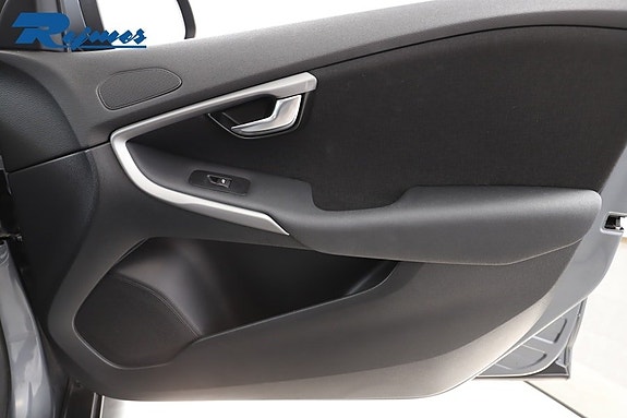 Volvo V40 15 of 27